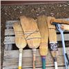 Image 2 : 4 brooms and 2 squeegees