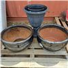 Image 1 : 4 flower pots, 2 ceramic and 2 plastic