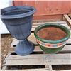 Image 2 : 3 flower pots, 1 ceramic and 2 plastic