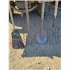 Image 2 : Shovel/Pitch Forks/Broom