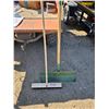 Image 1 : Shovel/Push Broom