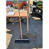 Image 1 : Push Broom/Shovel