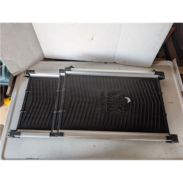 PIXIE PAWS Telescoping Pet Ramp (Great Condition)