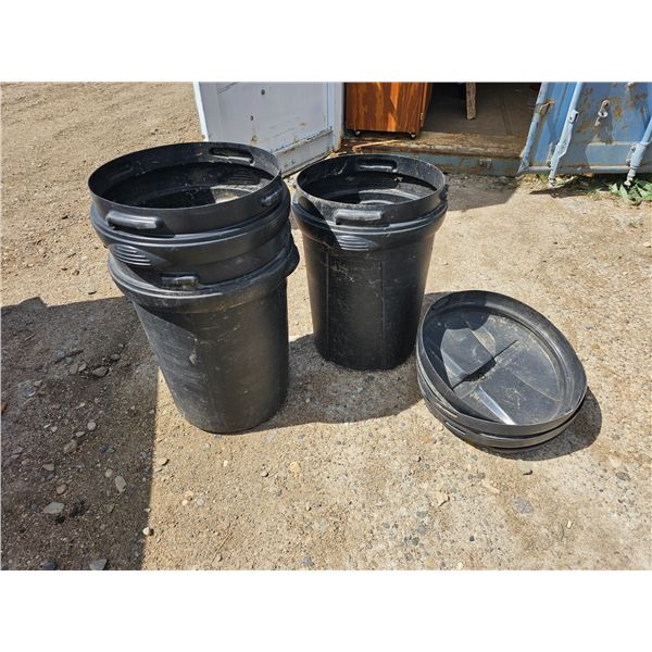 3- 20Gal Garbage Cans w/ Lids
