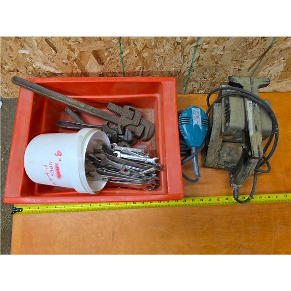 Lot of wreches and 2 sanders