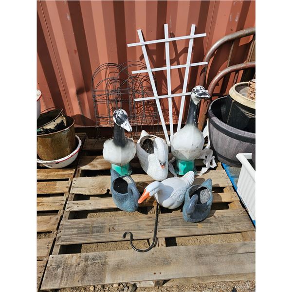 Geese Garden Planters/Garden Accessories