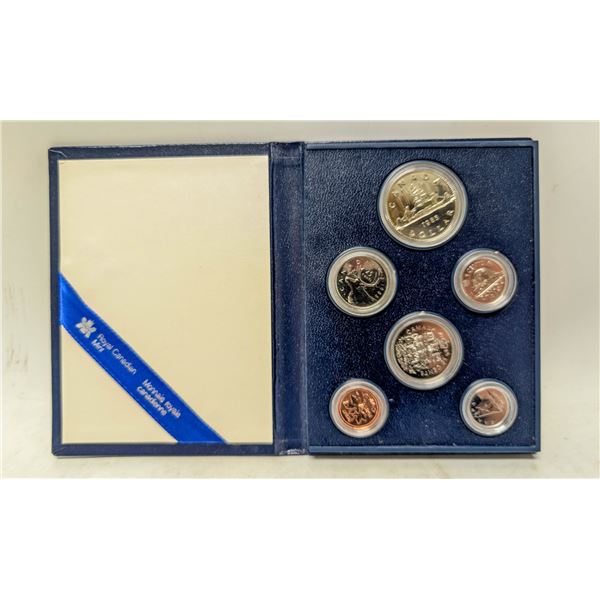 1985 SPECIMEN COIN SET IN CASE CANADE