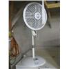 Image 1 : Large Oscillating Fan