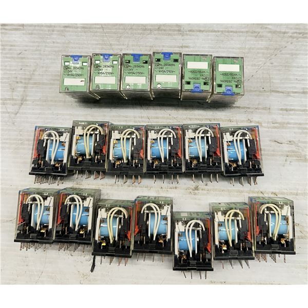 Lot of (19) Phoenix Contact #2834096 Relays