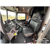 Image 7 : 2021 PETERBILT 367 T/A SLEEPER TRUCK TRACTOR