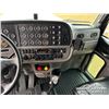 Image 10 : 2022 PETERBILT 367 TRI DRIVE SLEEPER TRUCK TRACTOR