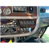 Image 25 : 2023 PETERBILT 367 TRI DRIVE SLEEPER TRUCK TRACTOR