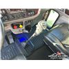 Image 27 : 2023 PETERBILT 367 TRI DRIVE SLEEPER TRUCK TRACTOR