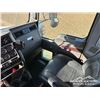 Image 11 : 2013 KENWORTH T800 TRI DRIVE SLEEPER WINCH TRACTOR