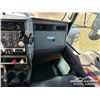 Image 12 : 2013 KENWORTH T800 TRI DRIVE SLEEPER WINCH TRACTOR