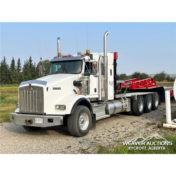 2013 KENWORTH T800 TRI DRIVE SLEEPER WINCH TRACTOR