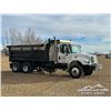 Image 2 : 2007 INTERNATIONAL 7400 SBA T/A DUMP/SANDER TRUCK