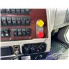 Image 16 : 2018 WESTERN STAR 4900SB TRI/A SLEEPER DUMP TRUCK