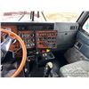 Image 11 : 2000 KENWORTH T800B T/A SLEEPER TRUCK TRACTOR