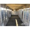 Image 9 : 2001 SOUTHLAND 24 FT. T/A LIVESTOCK TRAILER