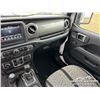 Image 10 : 2018 JEEP WRANGLER SAHARA SPORTS UTILITY VEHICLE