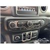 Image 19 : 2018 JEEP WRANGLER SAHARA SPORTS UTILITY VEHICLE
