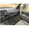 Image 10 : 2013 GMC SIERRA 3500HD CREW CAB FLATBED PICKUP