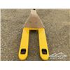 Image 8 : 5500 LB. INDUSTRIAL PALLET JACK