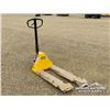 Image 4 : INDUSTRIAL PALLET JACK