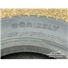 Image 5 : (4) GRIZZLY 215/75R17.5 TIRES