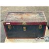 Image 10 : ANTIQUE STEAMER TRUNK & SUITCASE