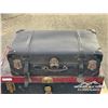 Image 5 : ANTIQUE STEAMER TRUNK & SUITCASE