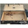 Image 6 : ANTIQUE STEAMER TRUNK & SUITCASE