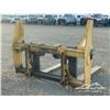 Image 3 : JOHN DEERE 60 IN. WHEEL LOADER FORKS