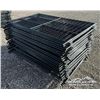 Image 4 : (26) 7 FT. MESH PANNELS