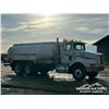 Image 2 : 1995 INTERNATIONAL 9200 T/A  15.9 CUBE WATER TRUCK