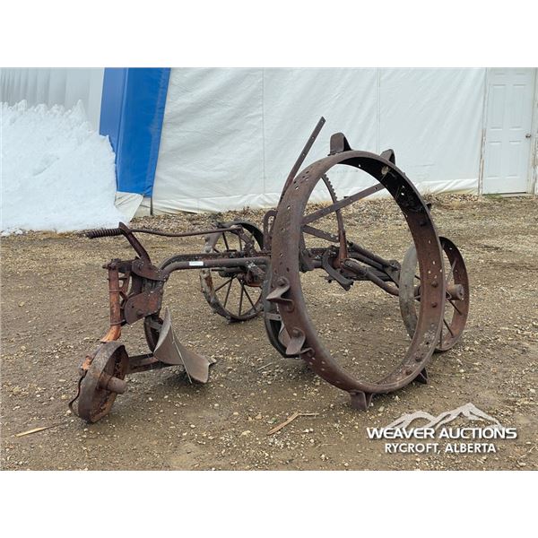ANTIQUE 2 BOTTOM PLOW