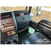 Image 9 : 2005 KENWORTH T800 TRI DRIVE SLEEPER TRUCK TRACTOR