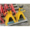 Image 7 : (4) PIPE STANDS & (4) JACK STANDS