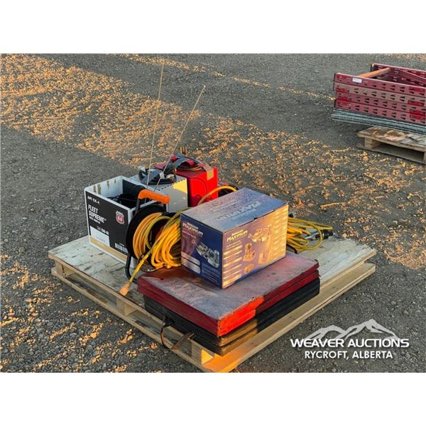 (2) ELECTRIC SPACE HEATERS W/ASSORTED TOOLS