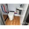 Image 6 : PORTABLE BATHROOM