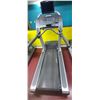 Image 2 : LIFE FITNESS - FLEXDECK SHOCK ABSORBTION SYSTEM TREADMILL- RUNNING CONDITION (NO PUN INTENDE) INCLIN