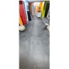 Image 5 : SEVEN ROLLS OF 28" X 30" OF 1/2" RUBBER FLOORING LENGTHS ARE 20' TO 40"