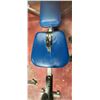 Image 6 : HAMMER STRENGTH DECLINE BENCH PRESS - HOLE IN SEAT AND BACK REST IS CRACKED