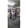 Image 2 : HAMMER STRENGTH ASSISTED SQUAT BENCH/SMITH MACHINE