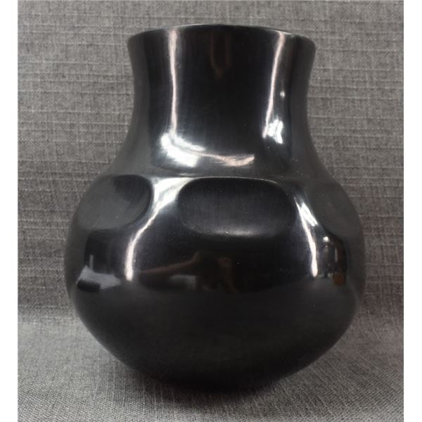 SANTA CLARA/SAN JUAN POTTERY VASE (VIRGINIA GARCIA)