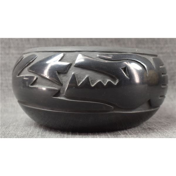SANTA CLARA POTTERY BOWL (GRACE MEDICINE FLOWER AND CAMILIO TAFOYA)