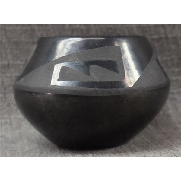 SAN ILDEFONSO POTTERY BOWL (DESIDERIA)