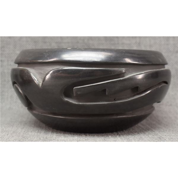 SANTA CLARA POTTERY BOWL ( STELLA CHAVARRIA)