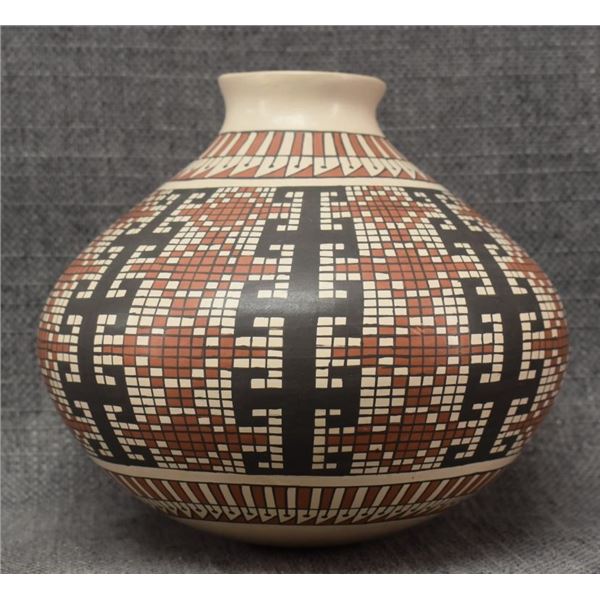 MATA ORTIZ POTTER VASE (ABRAHAM GUTIERREZ)